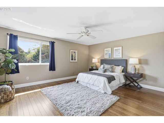 609 N TOMAHAWK ISLAND Dr, Portland, OR 97217