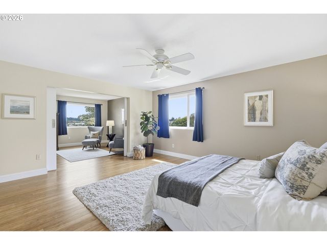 609 N TOMAHAWK ISLAND Dr, Portland, OR 97217