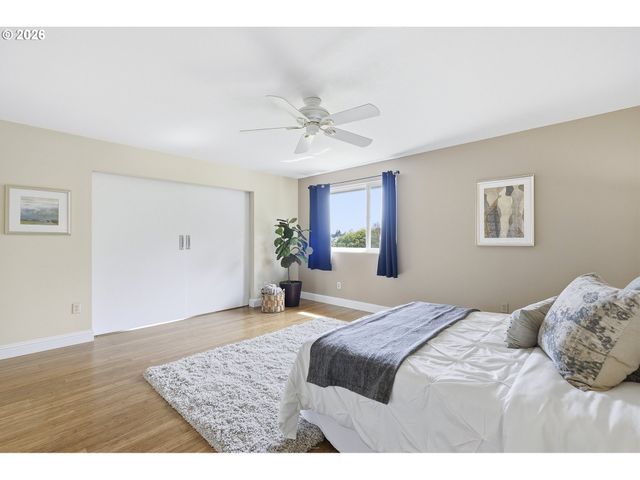 609 N TOMAHAWK ISLAND Dr, Portland, OR 97217