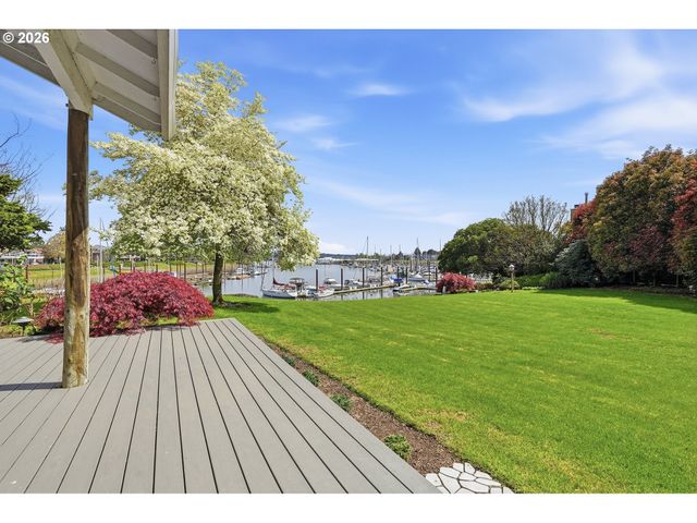 609 N TOMAHAWK ISLAND Dr, Portland, OR 97217