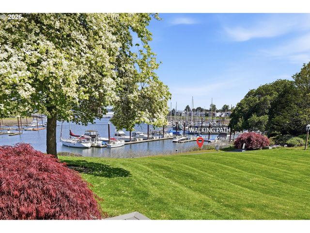 609 N TOMAHAWK ISLAND Dr, Portland, OR 97217