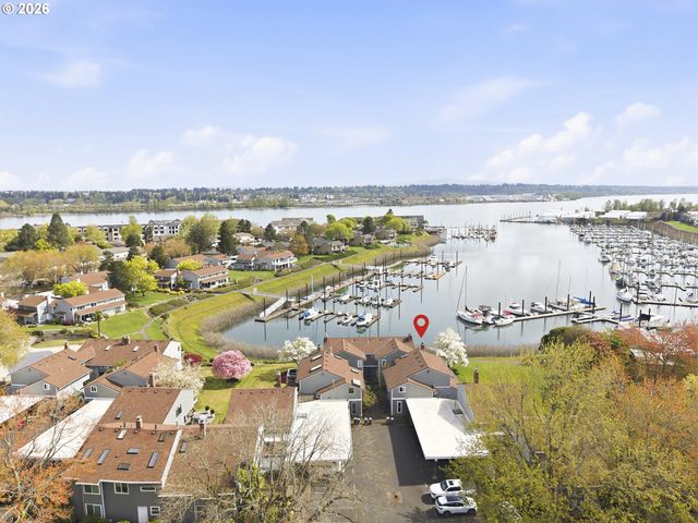 609 N TOMAHAWK ISLAND Dr, Portland, OR 97217