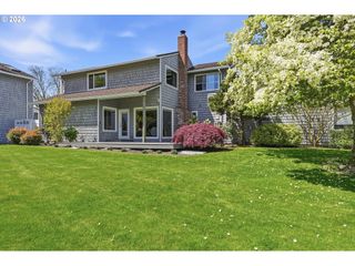 609 N TOMAHAWK ISLAND Dr, Portland, OR 97217