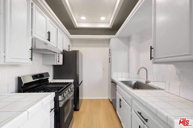 14061 Milbank Street 8, Sherman Oaks, CA 91423