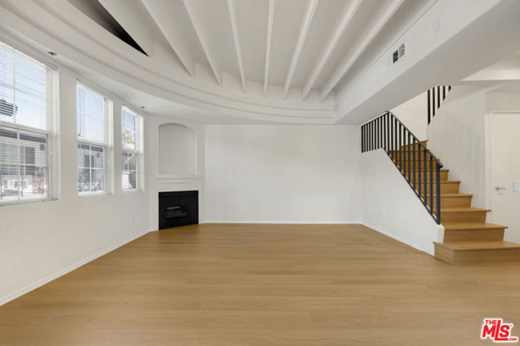 14061 Milbank Street 8, Sherman Oaks, CA 91423