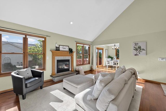 211 N Heatherstone Drive, Sun Prairie, WI 53590