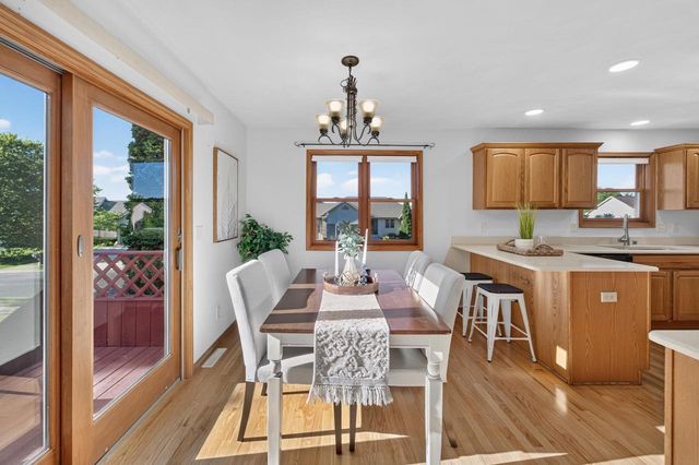 211 N Heatherstone Drive, Sun Prairie, WI 53590
