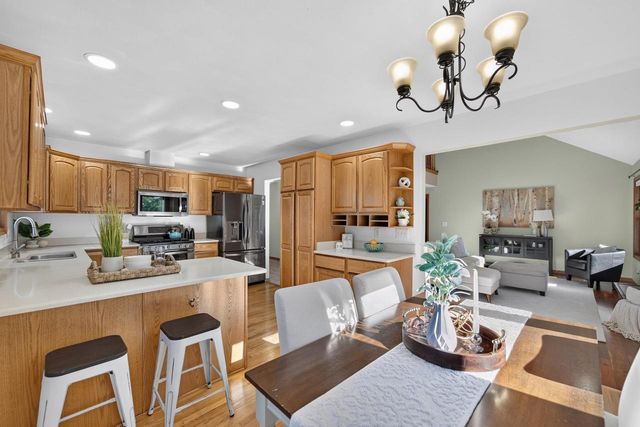 211 N Heatherstone Drive, Sun Prairie, WI 53590