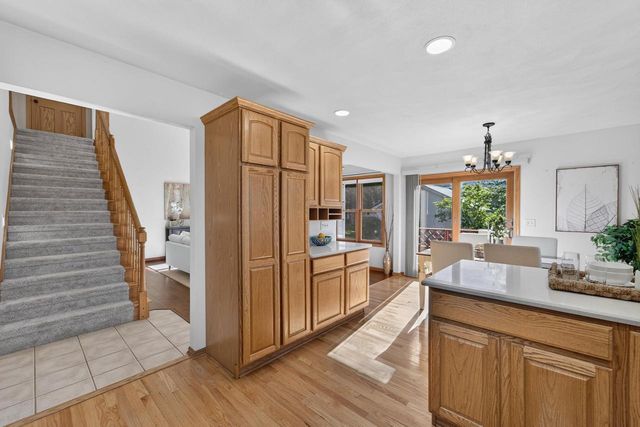 211 N Heatherstone Drive, Sun Prairie, WI 53590