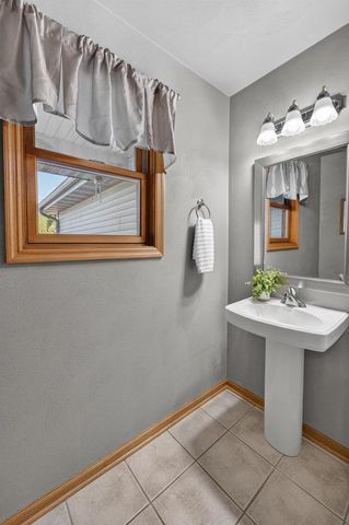 211 N Heatherstone Drive, Sun Prairie, WI 53590