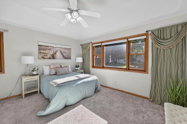 211 N Heatherstone Drive, Sun Prairie, WI 53590
