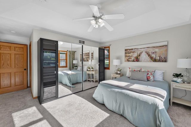 211 N Heatherstone Drive, Sun Prairie, WI 53590