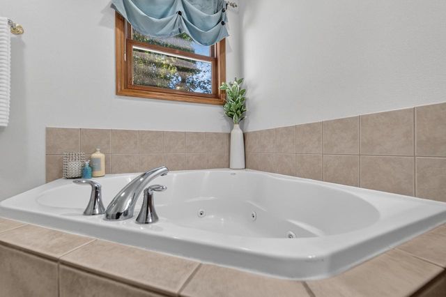 211 N Heatherstone Drive, Sun Prairie, WI 53590