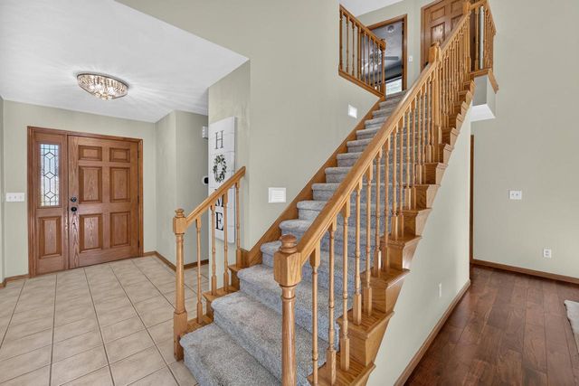 211 N Heatherstone Drive, Sun Prairie, WI 53590
