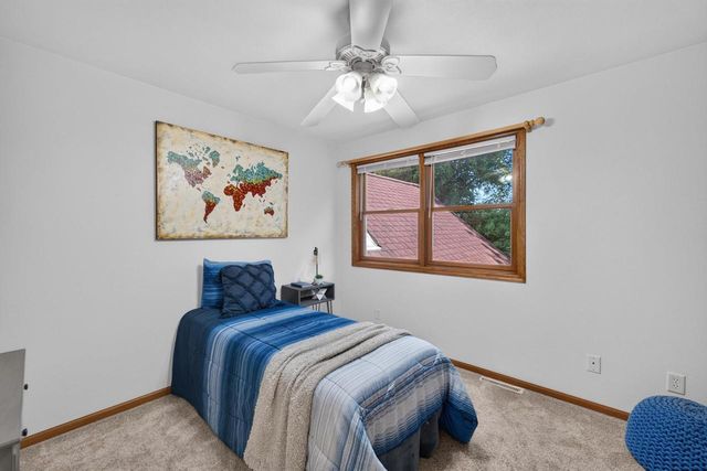 211 N Heatherstone Drive, Sun Prairie, WI 53590