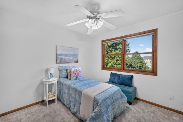 211 N Heatherstone Drive, Sun Prairie, WI 53590