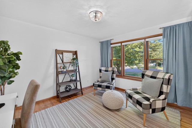 211 N Heatherstone Drive, Sun Prairie, WI 53590
