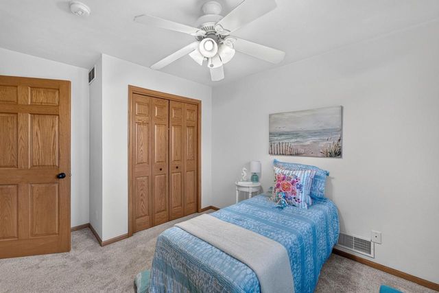 211 N Heatherstone Drive, Sun Prairie, WI 53590