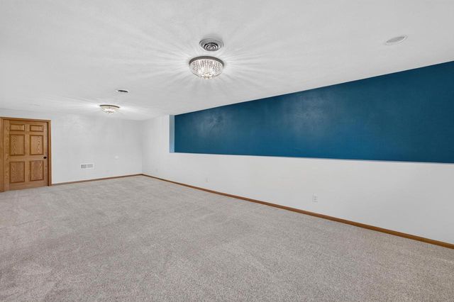 211 N Heatherstone Drive, Sun Prairie, WI 53590
