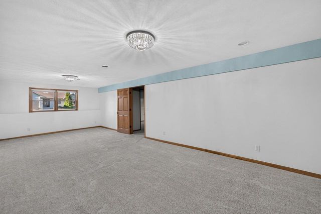 211 N Heatherstone Drive, Sun Prairie, WI 53590