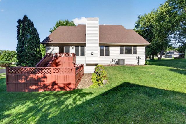 211 N Heatherstone Drive, Sun Prairie, WI 53590