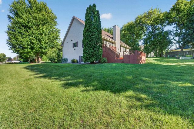 211 N Heatherstone Drive, Sun Prairie, WI 53590