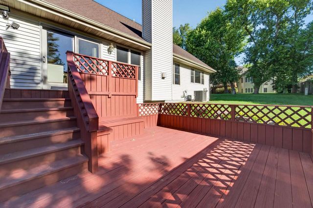 211 N Heatherstone Drive, Sun Prairie, WI 53590