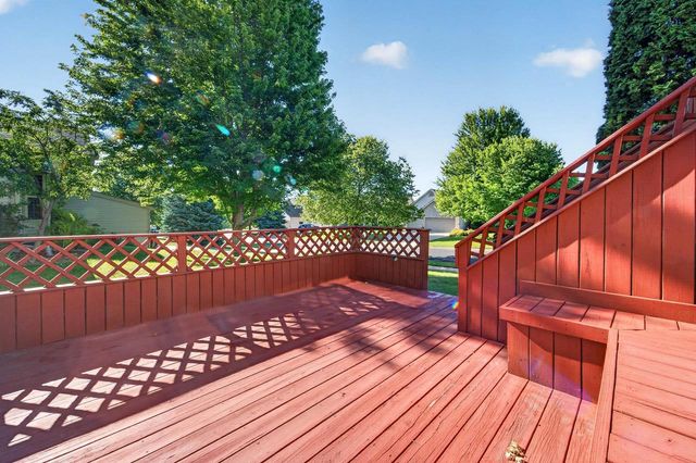 211 N Heatherstone Drive, Sun Prairie, WI 53590