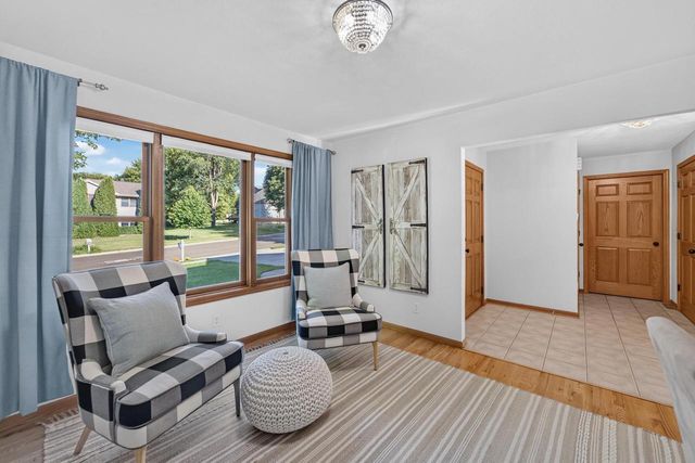 211 N Heatherstone Drive, Sun Prairie, WI 53590