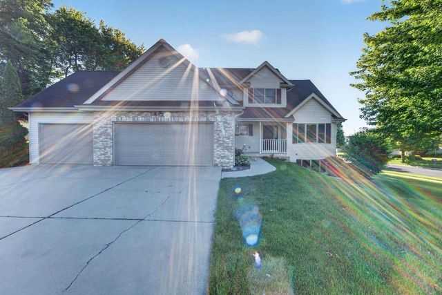 211 N Heatherstone Drive, Sun Prairie, WI 53590