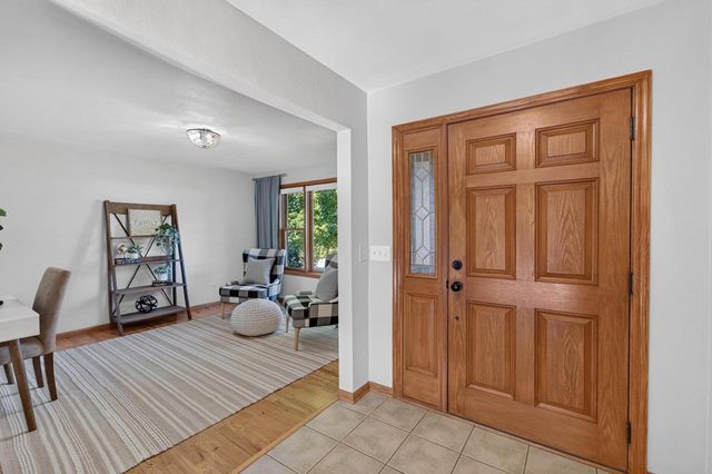 211 N Heatherstone Drive, Sun Prairie, WI 53590