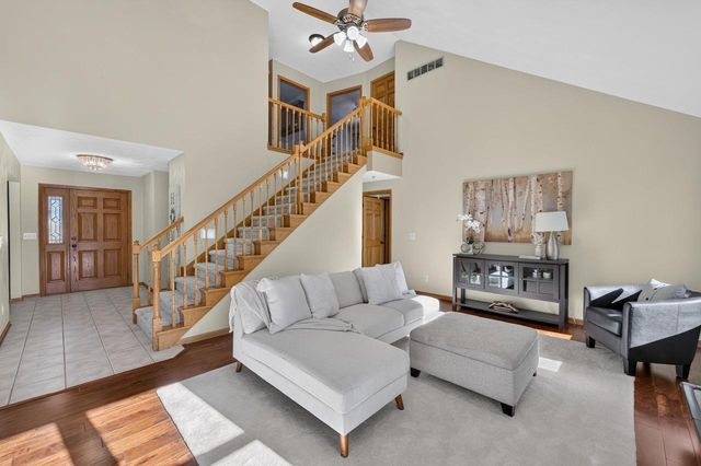 211 N Heatherstone Drive, Sun Prairie, WI 53590