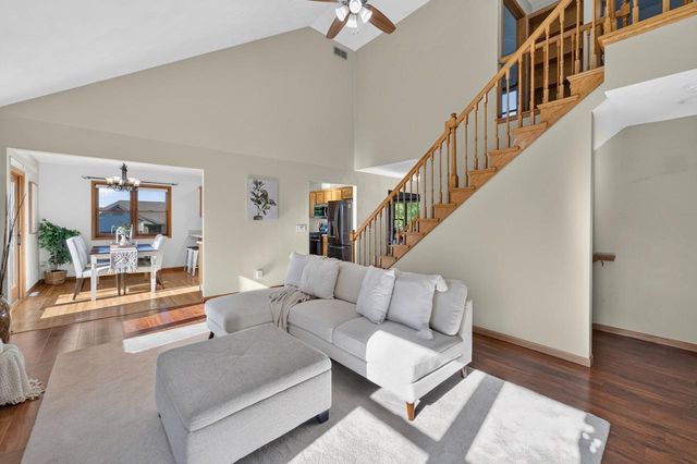 211 N Heatherstone Drive, Sun Prairie, WI 53590