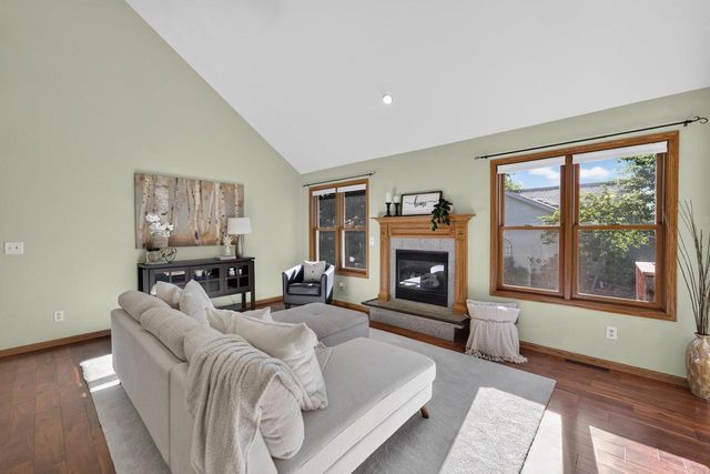211 N Heatherstone Drive, Sun Prairie, WI 53590