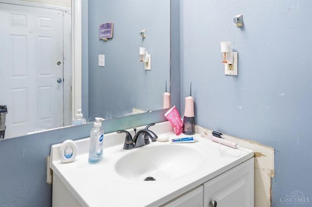 3433 Reading Road, Cincinnati, OH 45229