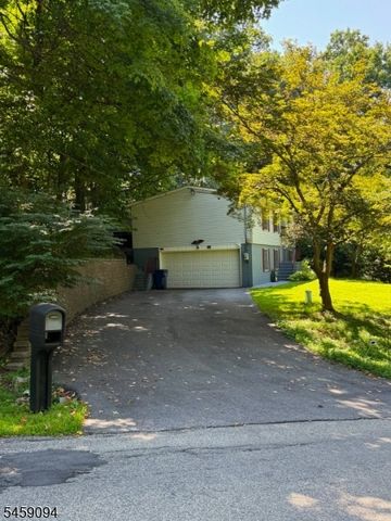 52 Scenic Dr, Vernon Twp., NJ 07419