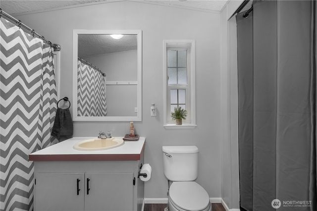 300 N Mount Jupiter Drive, Hoodsport, WA 98548