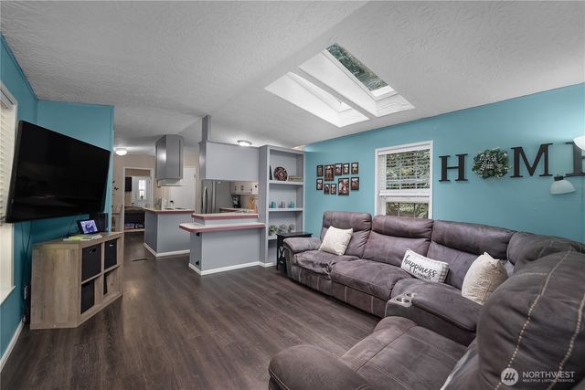 300 N Mount Jupiter Drive, Hoodsport, WA 98548