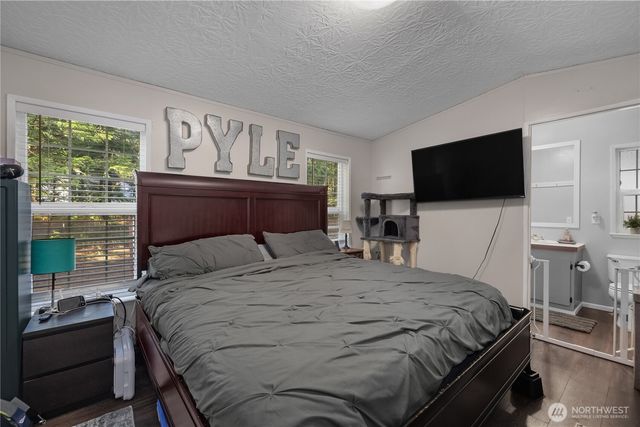 300 N Mount Jupiter Drive, Hoodsport, WA 98548