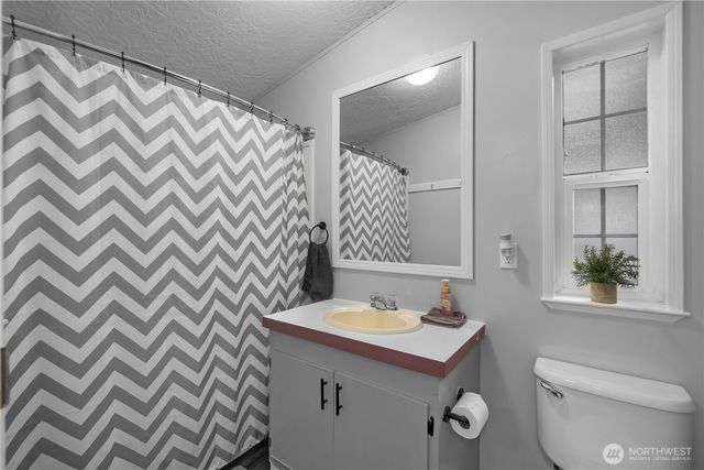 300 N Mount Jupiter Drive, Hoodsport, WA 98548