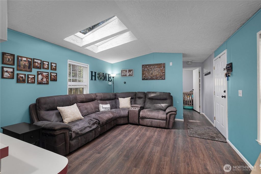 300 N Mount Jupiter Drive, Hoodsport, WA 98548