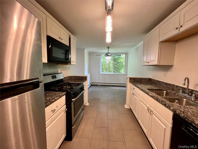 3 Hook Road 15A, Poughkeepsie, NY 12601