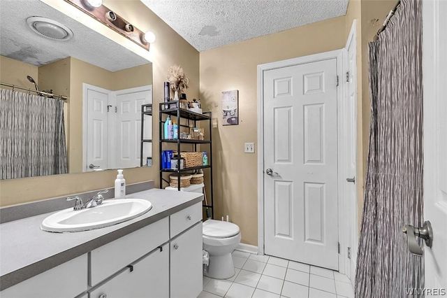 208 Crabapple Lane, Cheektowaga, NY 14227