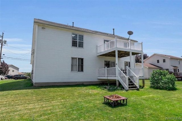 208 Crabapple Lane, Cheektowaga, NY 14227