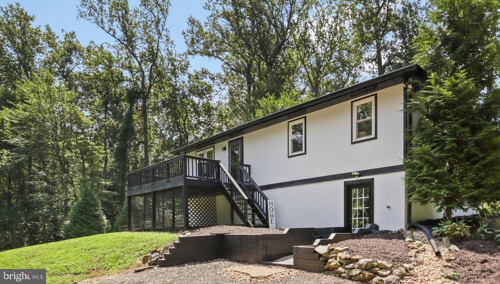 7047 WOODLEY HEIGHTS DR, Warrenton, VA 20186