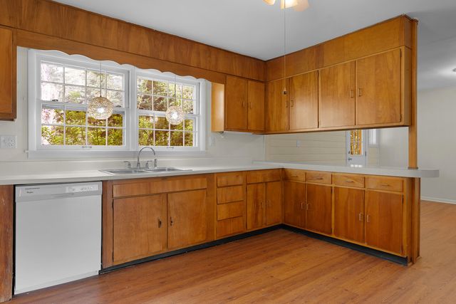 1006 Crown Point Road E, Signal Mountain, TN 37377