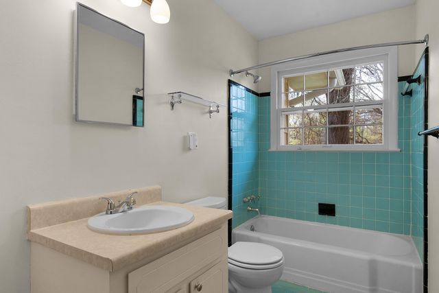 1006 Crown Point Road E, Signal Mountain, TN 37377