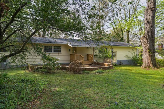 1006 Crown Point Road E, Signal Mountain, TN 37377