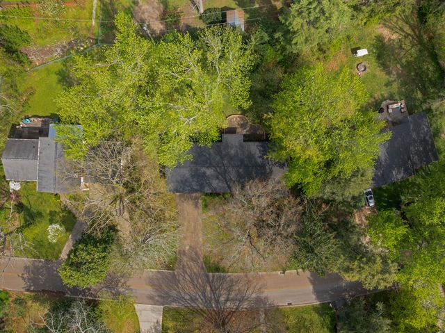 1006 Crown Point Road E, Signal Mountain, TN 37377