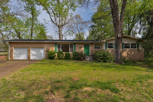 1006 Crown Point Road E, Signal Mountain, TN 37377